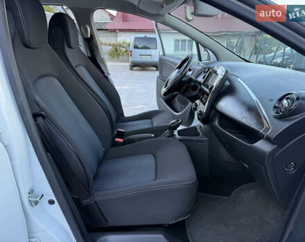 Белый Рено Зое, объемом двигателя 0 л и пробегом 51 тыс. км за 10800 $, фото 51 на Automoto.ua