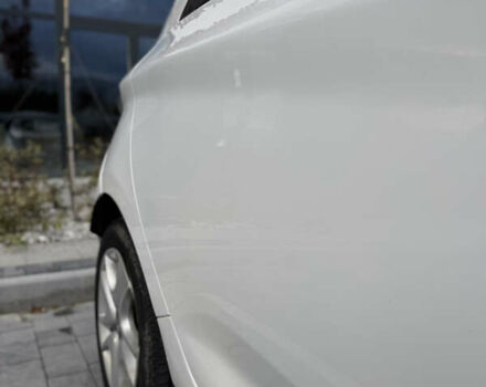 Белый Рено Зое, объемом двигателя 0 л и пробегом 75 тыс. км за 9900 $, фото 20 на Automoto.ua