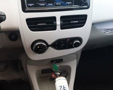 Білий Рено Зое, об'ємом двигуна 0 л та пробігом 92 тис. км за 9600 $, фото 10 на Automoto.ua