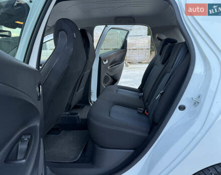 Белый Рено Зое, объемом двигателя 0 л и пробегом 51 тыс. км за 10800 $, фото 65 на Automoto.ua
