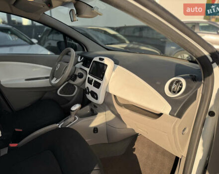 Білий Рено Зое, об'ємом двигуна 0 л та пробігом 87 тис. км за 8500 $, фото 26 на Automoto.ua