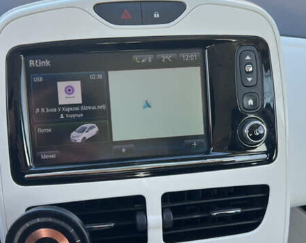 Белый Рено Зое, объемом двигателя 0 л и пробегом 85 тыс. км за 8700 $, фото 22 на Automoto.ua