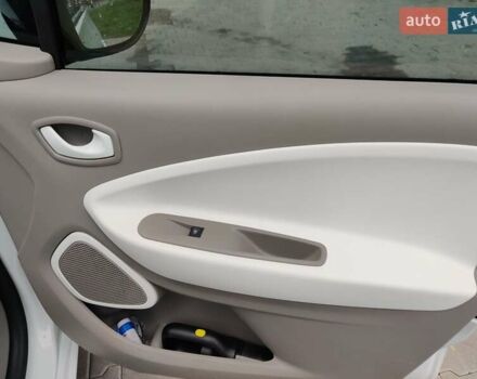 Белый Рено Зое, объемом двигателя 0 л и пробегом 190 тыс. км за 9300 $, фото 10 на Automoto.ua