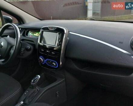 Белый Рено Зое, объемом двигателя 0 л и пробегом 39 тыс. км за 10900 $, фото 20 на Automoto.ua