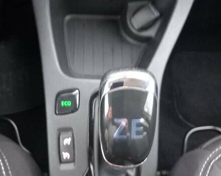 Белый Рено Зое, объемом двигателя 0 л и пробегом 39 тыс. км за 10900 $, фото 19 на Automoto.ua