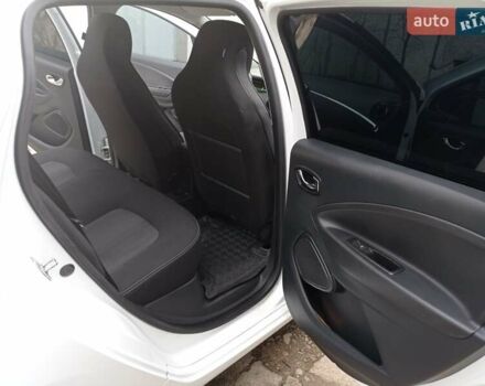 Белый Рено Зое, объемом двигателя 0 л и пробегом 145 тыс. км за 9100 $, фото 3 на Automoto.ua