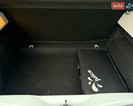 Белый Рено Зое, объемом двигателя 0 л и пробегом 127 тыс. км за 9200 $, фото 62 на Automoto.ua