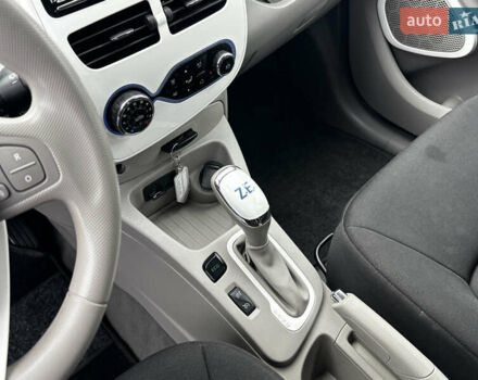 Білий Рено Зое, об'ємом двигуна 0 л та пробігом 23 тис. км за 8850 $, фото 24 на Automoto.ua