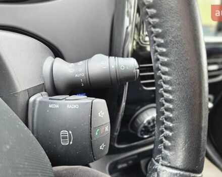 Белый Рено Зое, объемом двигателя 0 л и пробегом 71 тыс. км за 9550 $, фото 73 на Automoto.ua