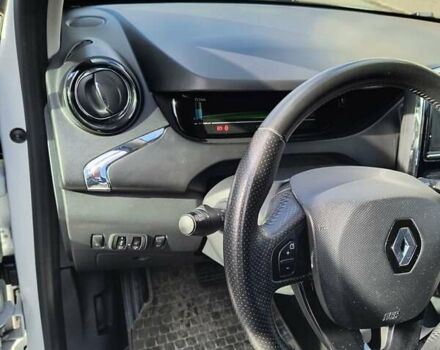 Білий Рено Зое, об'ємом двигуна 0 л та пробігом 42 тис. км за 9500 $, фото 10 на Automoto.ua