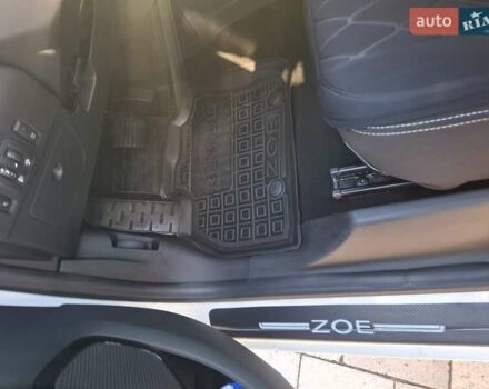 Белый Рено Зое, объемом двигателя 0 л и пробегом 176 тыс. км за 9300 $, фото 27 на Automoto.ua
