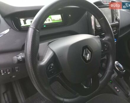 Белый Рено Зое, объемом двигателя 0 л и пробегом 39 тыс. км за 10900 $, фото 11 на Automoto.ua