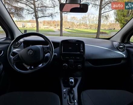 Белый Рено Зое, объемом двигателя 0 л и пробегом 129 тыс. км за 8700 $, фото 17 на Automoto.ua