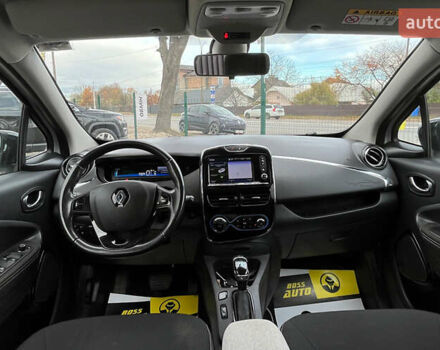 Белый Рено Зое, объемом двигателя 0 л и пробегом 140 тыс. км за 9300 $, фото 7 на Automoto.ua