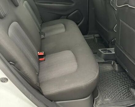 Белый Рено Зое, объемом двигателя 0 л и пробегом 105 тыс. км за 9100 $, фото 1 на Automoto.ua