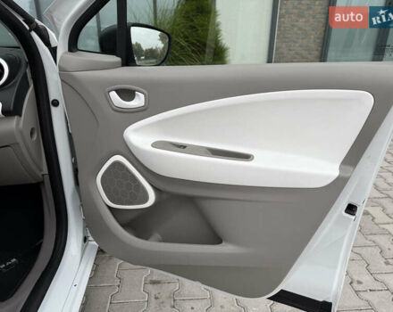 Белый Рено Зое, объемом двигателя 0 л и пробегом 127 тыс. км за 9200 $, фото 43 на Automoto.ua