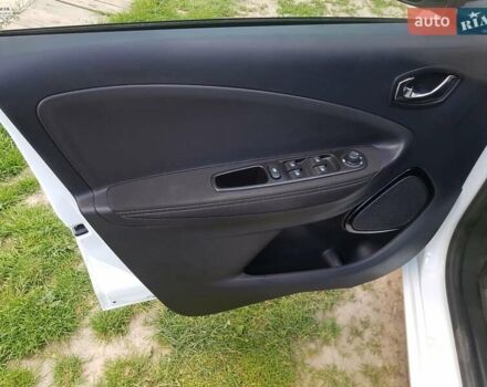 Белый Рено Зое, объемом двигателя 0 л и пробегом 95 тыс. км за 11000 $, фото 15 на Automoto.ua