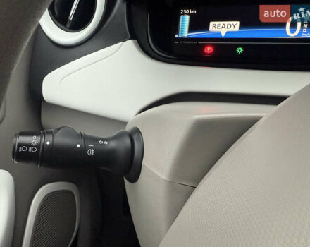 Белый Рено Зое, объемом двигателя 0 л и пробегом 127 тыс. км за 9200 $, фото 51 на Automoto.ua