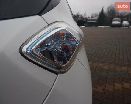 Білий Рено Зое, об'ємом двигуна 0 л та пробігом 37 тис. км за 10777 $, фото 25 на Automoto.ua