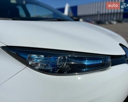 Белый Рено Зое, объемом двигателя 0 л и пробегом 55 тыс. км за 9500 $, фото 20 на Automoto.ua