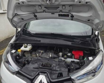 Белый Рено Зое, объемом двигателя 0 л и пробегом 117 тыс. км за 10500 $, фото 15 на Automoto.ua