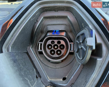 Белый Рено Зое, объемом двигателя 0 л и пробегом 57 тыс. км за 9500 $, фото 14 на Automoto.ua