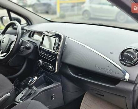 Белый Рено Зое, объемом двигателя 0 л и пробегом 71 тыс. км за 9550 $, фото 49 на Automoto.ua