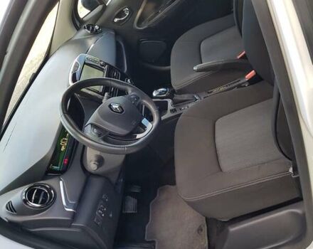 Белый Рено Зое, объемом двигателя 0 л и пробегом 95 тыс. км за 11000 $, фото 14 на Automoto.ua