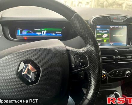 Белый Рено Зое, объемом двигателя 0 л и пробегом 102 тыс. км за 8500 $, фото 11 на Automoto.ua