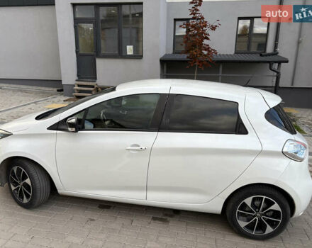 Белый Рено Зое, объемом двигателя 0 л и пробегом 44 тыс. км за 9999 $, фото 19 на Automoto.ua