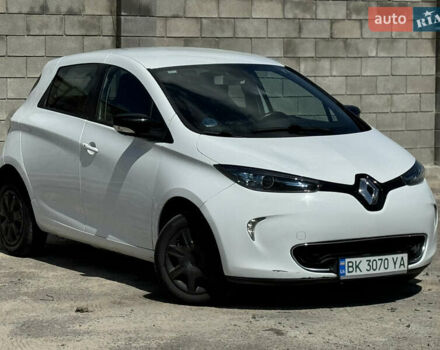 Белый Рено Зое, объемом двигателя 0 л и пробегом 114 тыс. км за 9500 $, фото 1 на Automoto.ua