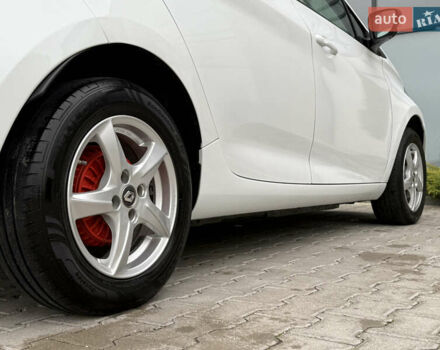 Белый Рено Зое, объемом двигателя 0 л и пробегом 127 тыс. км за 9200 $, фото 30 на Automoto.ua