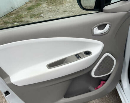 Белый Рено Зое, объемом двигателя 0 л и пробегом 78 тыс. км за 12700 $, фото 5 на Automoto.ua