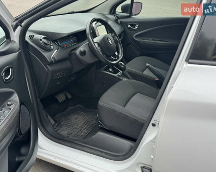 Білий Рено Зое, об'ємом двигуна 0 л та пробігом 91 тис. км за 10600 $, фото 17 на Automoto.ua