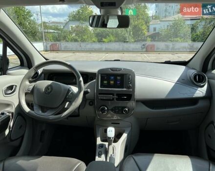 Белый Рено Зое, объемом двигателя 0 л и пробегом 120 тыс. км за 10500 $, фото 21 на Automoto.ua