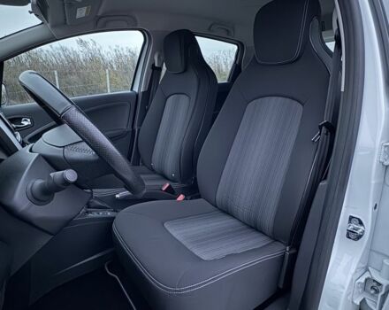 Белый Рено Зое, объемом двигателя 0 л и пробегом 37 тыс. км за 9600 $, фото 6 на Automoto.ua