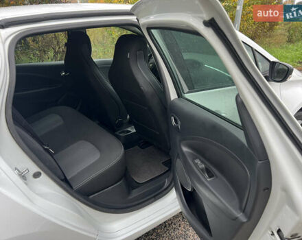Белый Рено Зое, объемом двигателя 0 л и пробегом 150 тыс. км за 8800 $, фото 16 на Automoto.ua