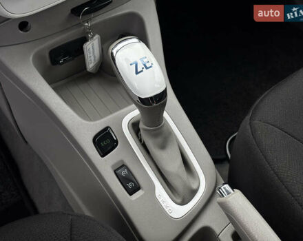 Білий Рено Зое, об'ємом двигуна 0 л та пробігом 23 тис. км за 8850 $, фото 21 на Automoto.ua