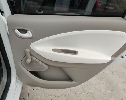 Білий Рено Зое, об'ємом двигуна 0 л та пробігом 190 тис. км за 8500 $, фото 10 на Automoto.ua