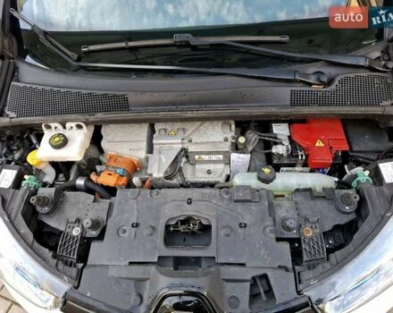 Белый Рено Зое, объемом двигателя 0 л и пробегом 129 тыс. км за 8700 $, фото 47 на Automoto.ua