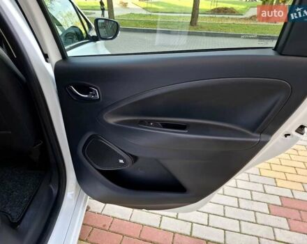 Белый Рено Зое, объемом двигателя 0 л и пробегом 129 тыс. км за 8700 $, фото 28 на Automoto.ua