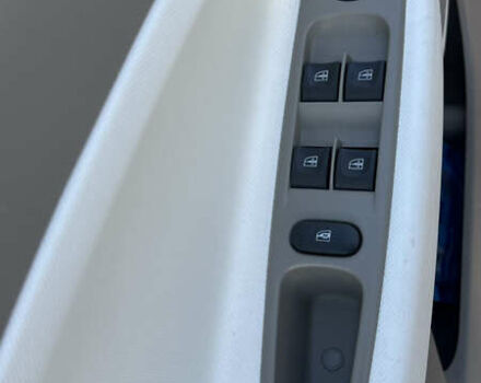 Белый Рено Зое, объемом двигателя 0 л и пробегом 85 тыс. км за 8700 $, фото 20 на Automoto.ua