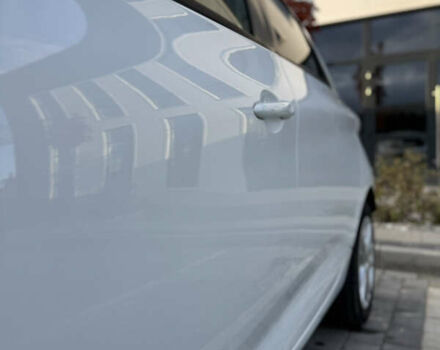 Белый Рено Зое, объемом двигателя 0 л и пробегом 75 тыс. км за 9900 $, фото 16 на Automoto.ua