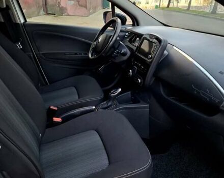 Белый Рено Зое, объемом двигателя 0 л и пробегом 129 тыс. км за 8700 $, фото 23 на Automoto.ua