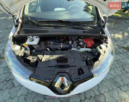 Белый Рено Зое, объемом двигателя 0 л и пробегом 57 тыс. км за 9500 $, фото 13 на Automoto.ua