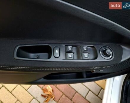 Белый Рено Зое, объемом двигателя 0 л и пробегом 129 тыс. км за 8700 $, фото 34 на Automoto.ua