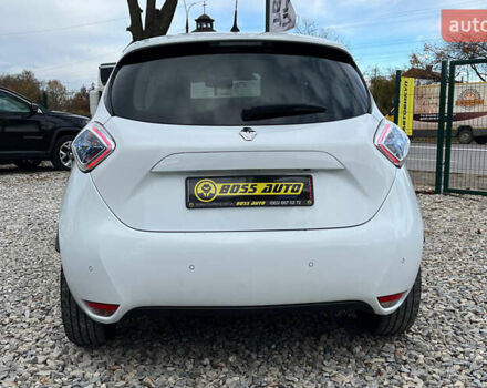 Белый Рено Зое, объемом двигателя 0 л и пробегом 140 тыс. км за 9300 $, фото 4 на Automoto.ua