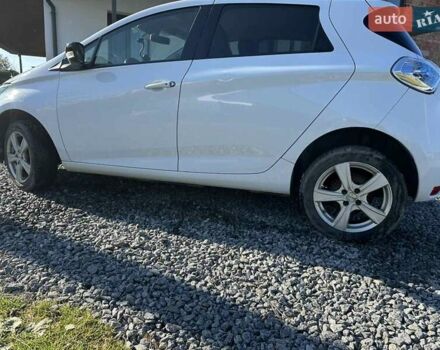 Белый Рено Зое, объемом двигателя 0 л и пробегом 105 тыс. км за 9100 $, фото 9 на Automoto.ua