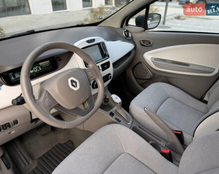 Белый Рено Зое, объемом двигателя 0 л и пробегом 75 тыс. км за 9900 $, фото 32 на Automoto.ua