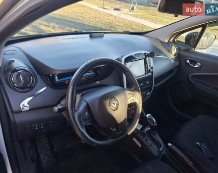 Белый Рено Зое, объемом двигателя 0 л и пробегом 176 тыс. км за 9300 $, фото 25 на Automoto.ua